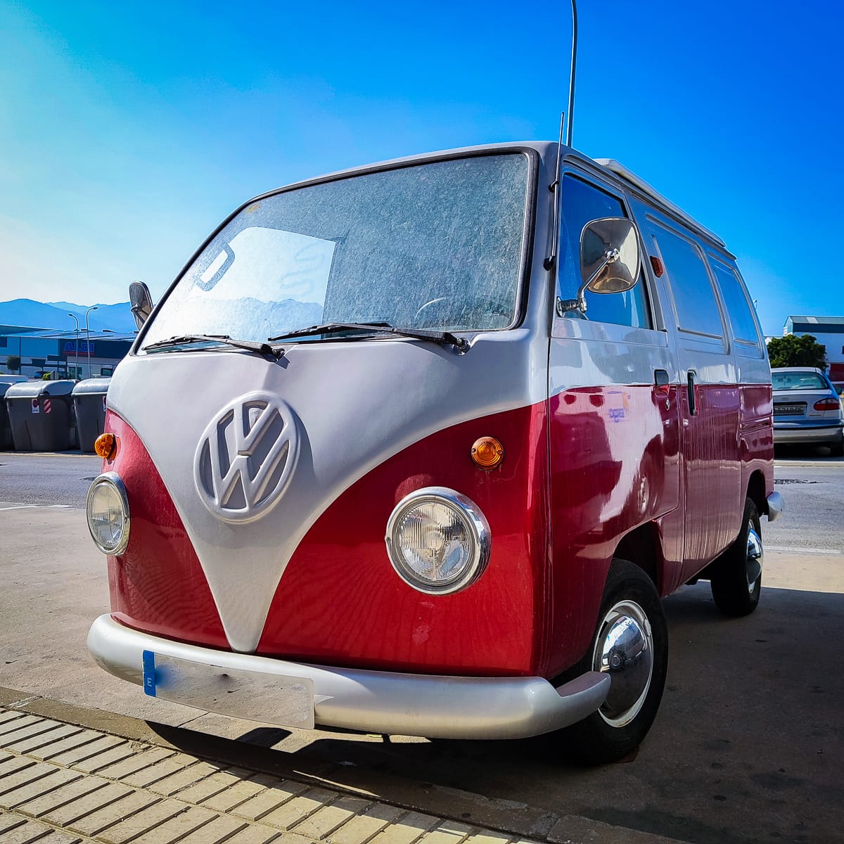 CampersLion's tweet photo. Cuerpo de Piaggio Porter, alma de Volkswagen T1 #piaggio #piaggioporter #tinyvan #campersoul #minifurgonetas #costadelsol https://t.co/PxrDEGbGLG