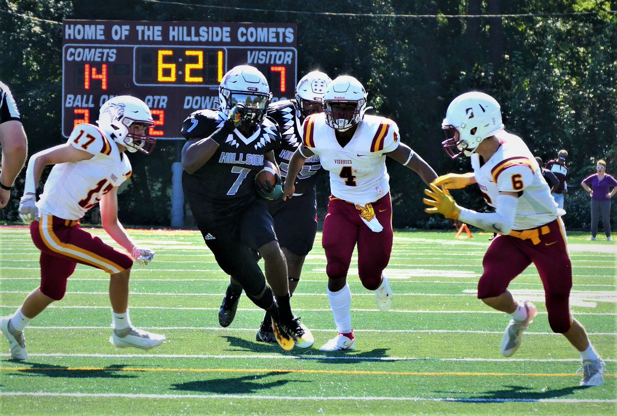 NANNPHOTO51's tweet photo. NJ HS Football Hillside vs Voorhees photos & Digital at https://t.co/ex6QCxRJmd #njhsfootball #NJHSSPORTS #HillsideHS #VoorheesHS #HillsideCommetsFB #VoorheesAthletics https://t.co/sjIV9ilzRA