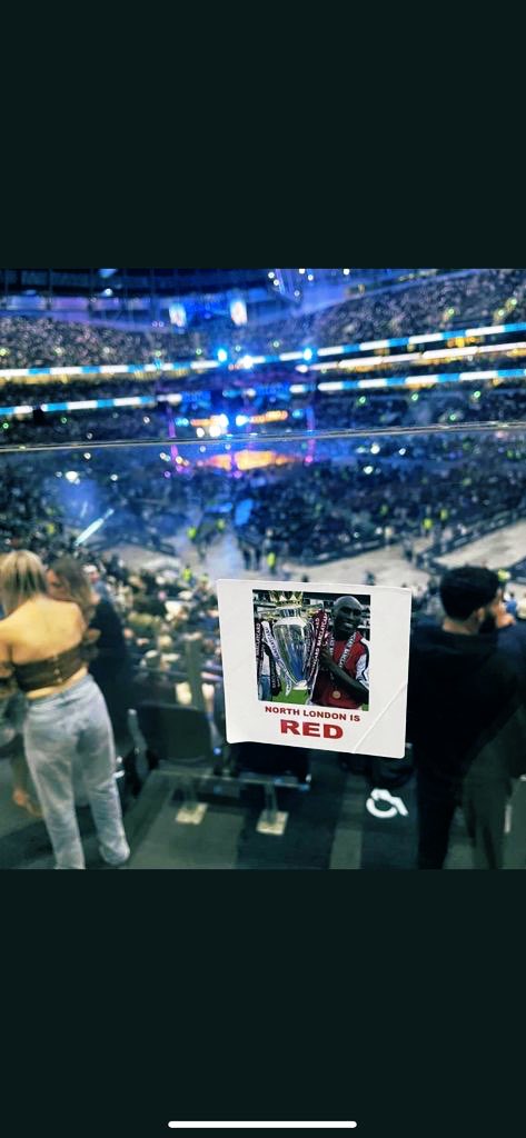 diskjohnny's tweet photo. @arseblog @gunnerblog my mate was at the toilet bowl for the fight last night and some legend had stuck this up! 😂🤣😂 https://t.co/jrf2WWuyml