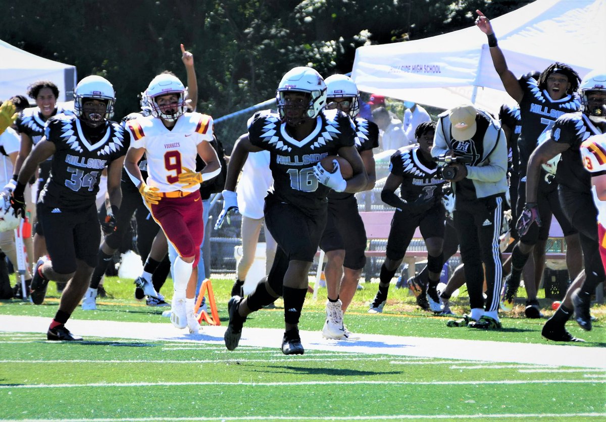 NANNPHOTO51's tweet photo. NJ HS Football Hillside vs Voorhees photos & Digital at https://t.co/ex6QCy9kKN #njhsfootball #NJHSSPORTS #HillsideHS #VoorheesHS #HillsideCommetsFB #VoorheesAthletics https://t.co/zG10X26Wpv