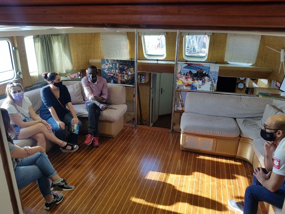 ConchiAbellan_'s tweet photo. Visitamos el barco Astral de @openarms_fund junto a @Serigne_Mbaye_.

Vuestra increíble labor salvando las vidas de los más vulnerables son una inspiración para todos. Y una bofetada de realidad ante la parálisis de las instituciones europeas. https://t.co/XumLwUiuYg