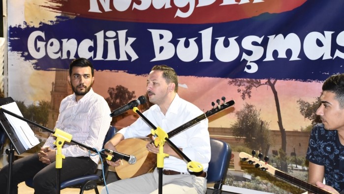 Mardinlife's tweet photo. "Gençlik Buluşması"na katılan Nusaybin Kaymakamı saz çaldı, türkü söyledi 

https://t.co/dfrh2SmNUi https://t.co/5i3Rjcuosf