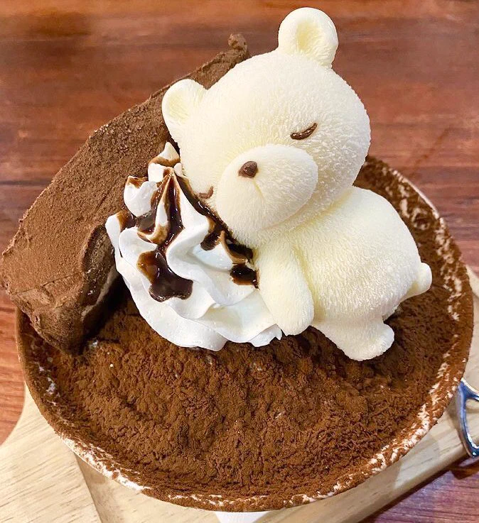 食べたいけど食べられない！？可愛いくまさんのアイスがのったかき氷！