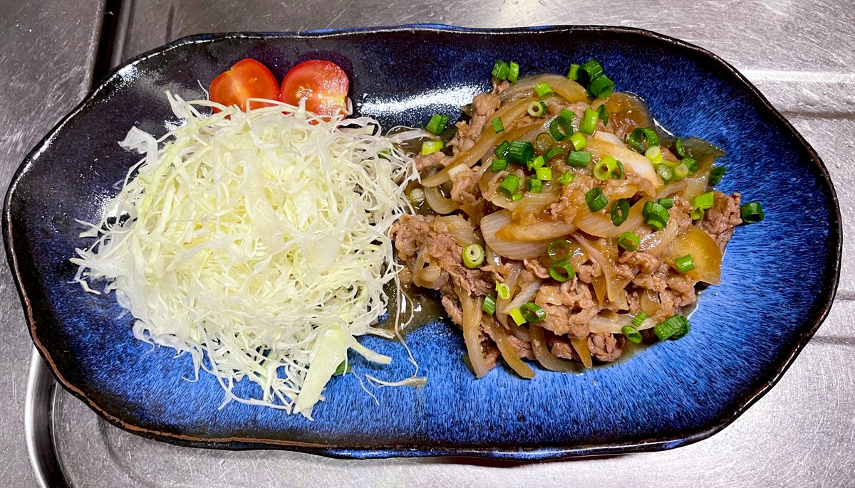 牛肉の生姜焼きです ヒレ肉はお高いので切り落としで(^q^) 