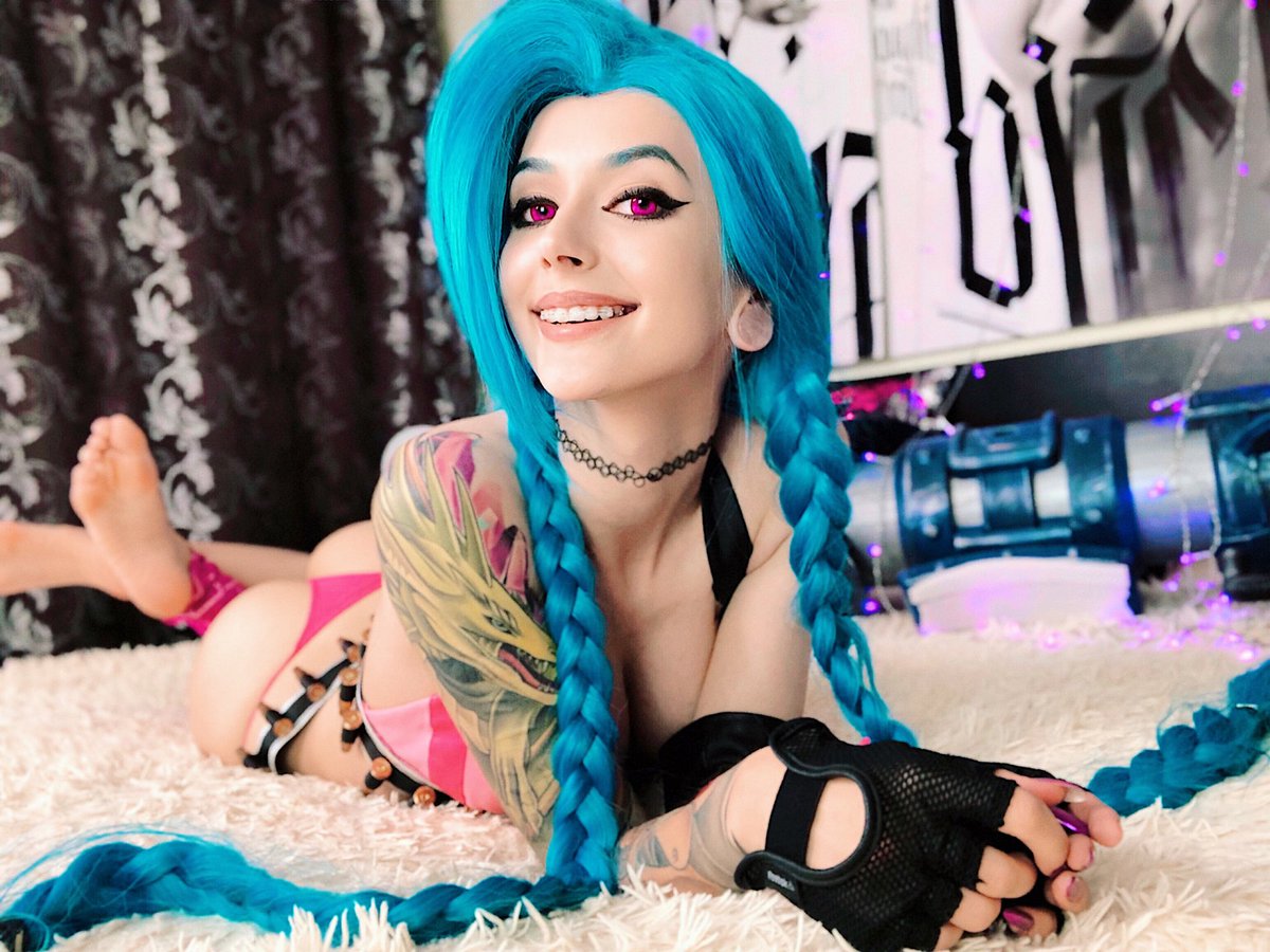 Have you seen official trailer of #Arcane ? It means that I’ll do Jinx cosplay again🥰 
ps: I did Jinx cosplay in 2017-2018😅