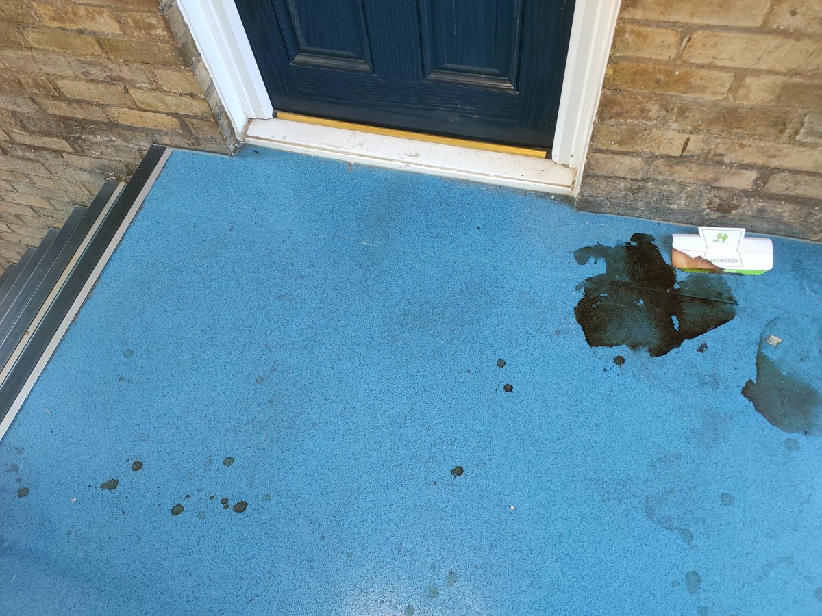 cellphonedick's tweet photo. This is the communal landing in a block of flats on Broadwater Crescent, like this since 16 Sept, on health and safety grounds as a @Tesco delivery driver I have advised our customers that we will not be entering the premises to deliver @StevenageBC can it be cleaned https://t.co/JWiy0y3kcK