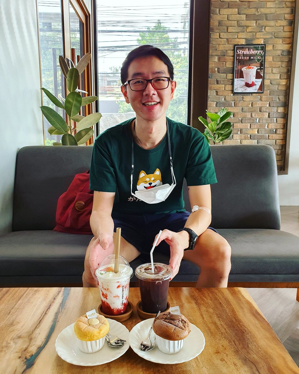 SaveChicK's tweet photo. เติมน้ำตาลเข้าเส้นเลือด 🥧☕😋
#coffeeaddict
#cafevibes https://t.co/h0htAtAVVa
