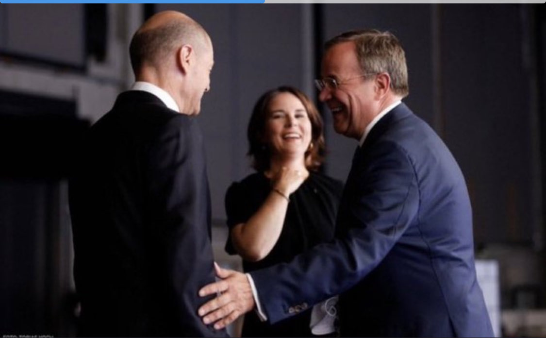 polenz_r's tweet image. Für mich DAS Bild des Wahlkampfs. Wenn die drei trotz der politischen Gegensätze persönlich so miteinander umgehen können, sollten es ihre Anhänger: innen auch schaffen.