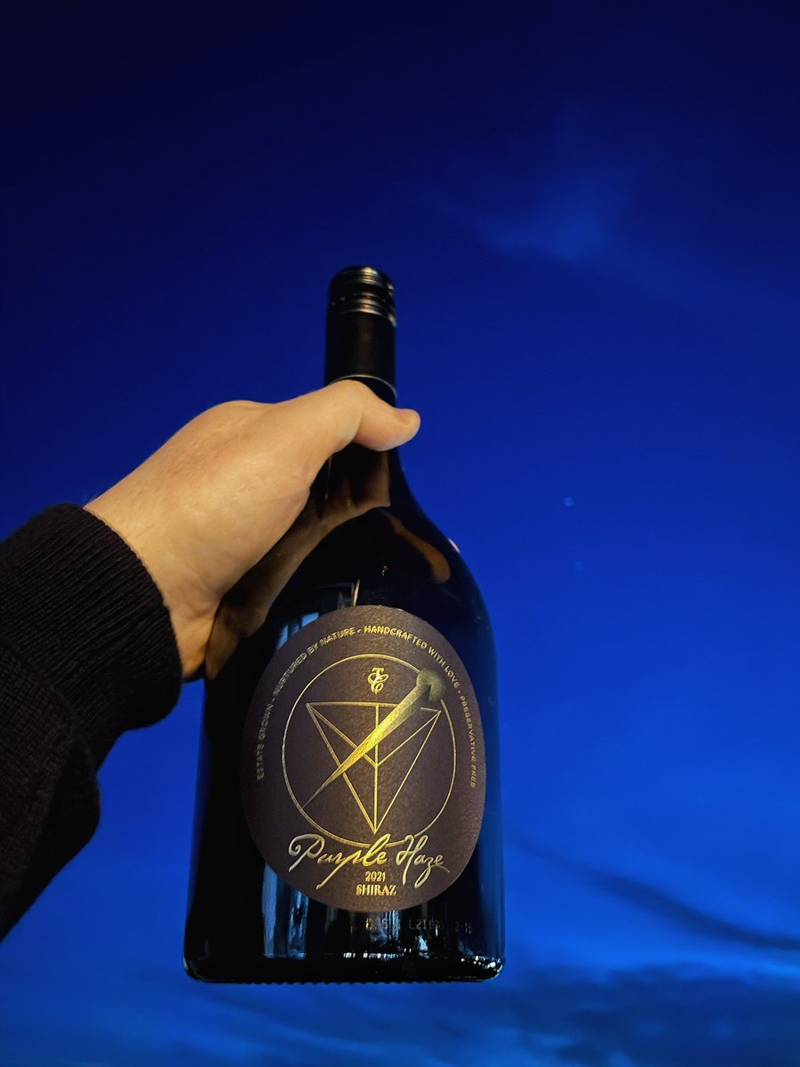 TenafeateCreek's tweet photo. Sunday nights &amp; Purple Haze 🍷👌🍕

#preservativefree #shiraz #purplehaze #flavourcountry #sundaynights #tenafeatecreekwines https://t.co/yLUj4mooXM