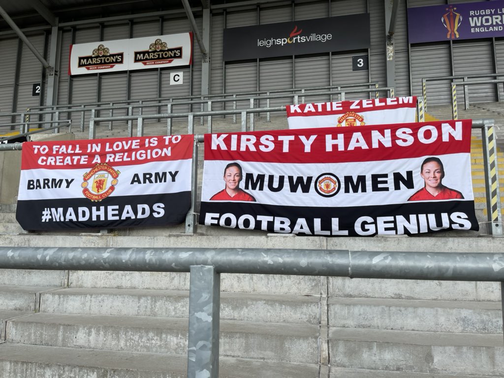 bennymufc's tweet photo. Flags hung up.. Come on United. Already repping @KirstyHanson3 #MUWomen #MUNCHE #BarclaysFAWSL #LeighSportsVillage #MUFC #KirstyHanson #HansonFC #LSV #KH18 #ManchesterUnited #ManUnited #ManUtd #WomensFootball https://t.co/A285FOiLVn