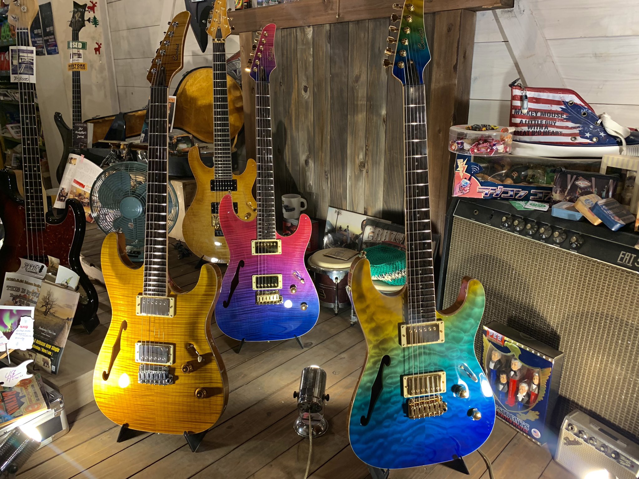 S Pオッチー 越智yasuzfu Combatguitar直営店 八王子 Arms Factoryへ伺ったらホローボディーで綺麗なカッコいいフレイムメイプル キルトトップが展示されてました 是非 見に来て頂きたい美しさですね 中前議晴 Combatguitar