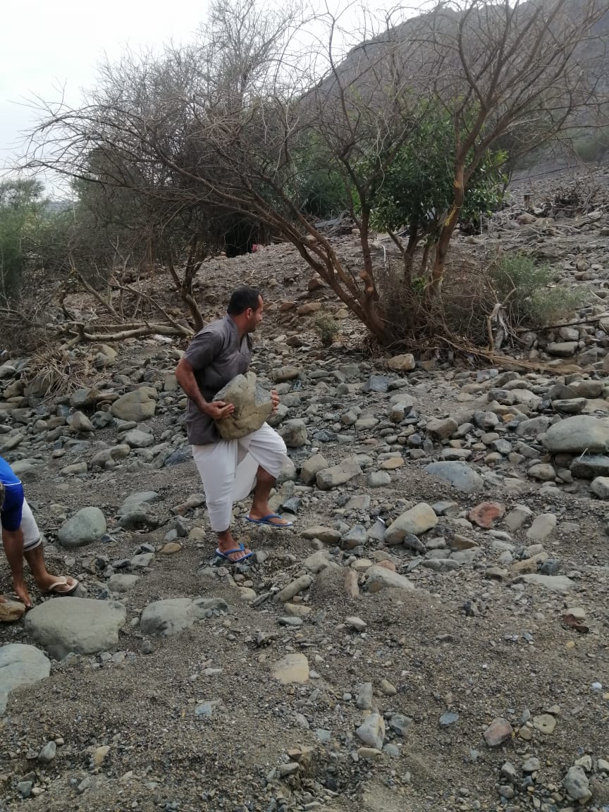 ما إن يسمع الناس بخبر هطول الغيث إلا ويستبشروا خيرا بها لما تجلبه معها من الخيرات والبشرى وتسعد بها...