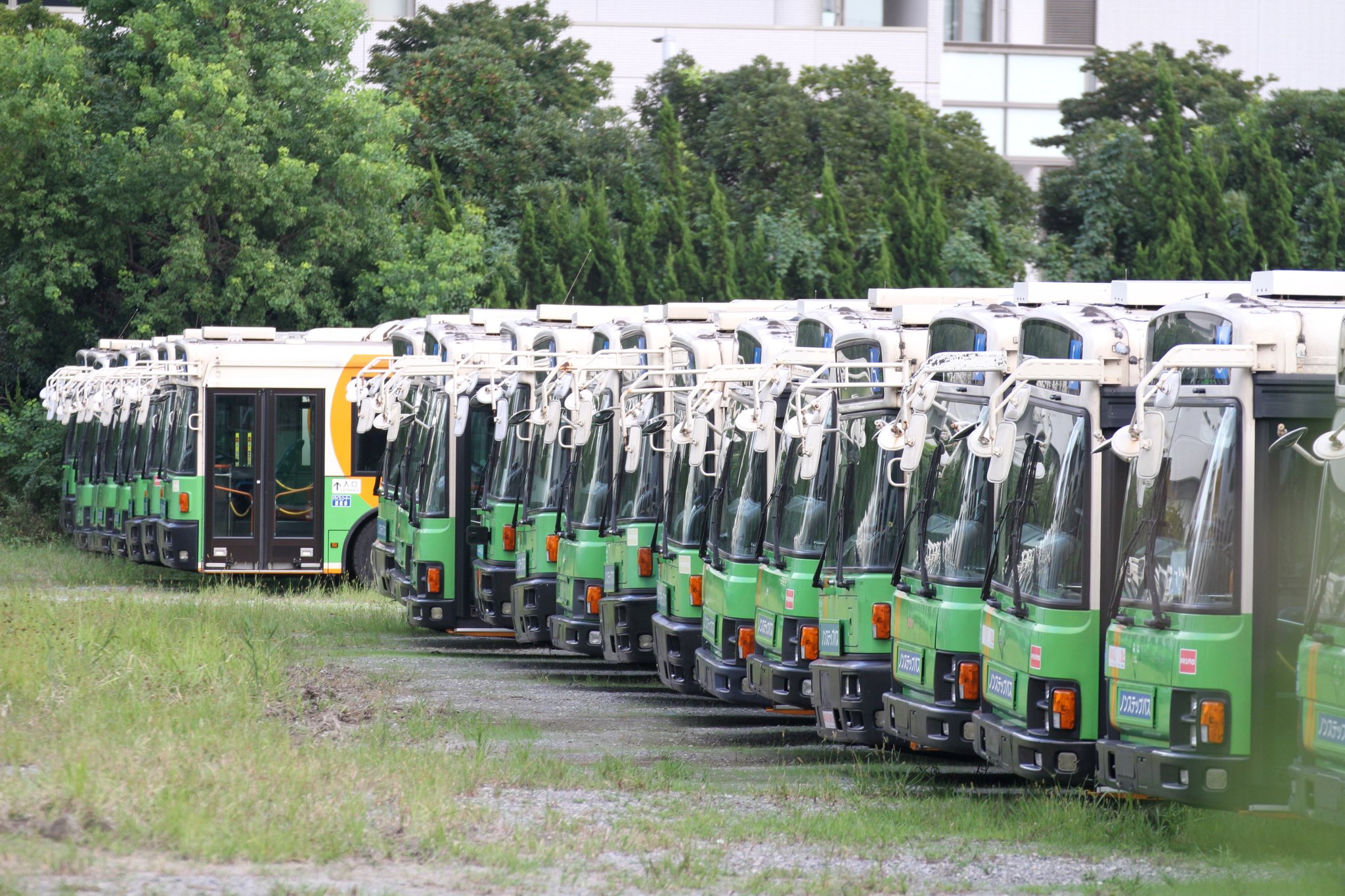 だるま屋0211 Auf Twitter 都営バス廃車体 東京都内某所 見た目は都営バス の営業所かと思いますが これは新車の導入などで各営業所から役目を終えた廃車になったバスです 今後は何処で第二の活躍をするか注目です T Co Opvmdjo4mk Twitter