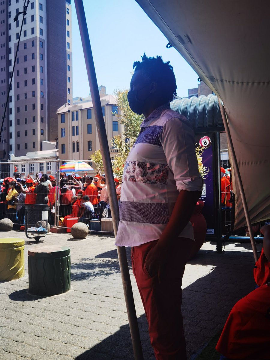 lizTandwa's tweet photo. Advocate Tembeka Ngcukaitobi arriving with former EFF chair, Advocate Dali Mpofu for the #EFFManifestoLaunch @mailandguardian https://t.co/HRgwEb6QMz