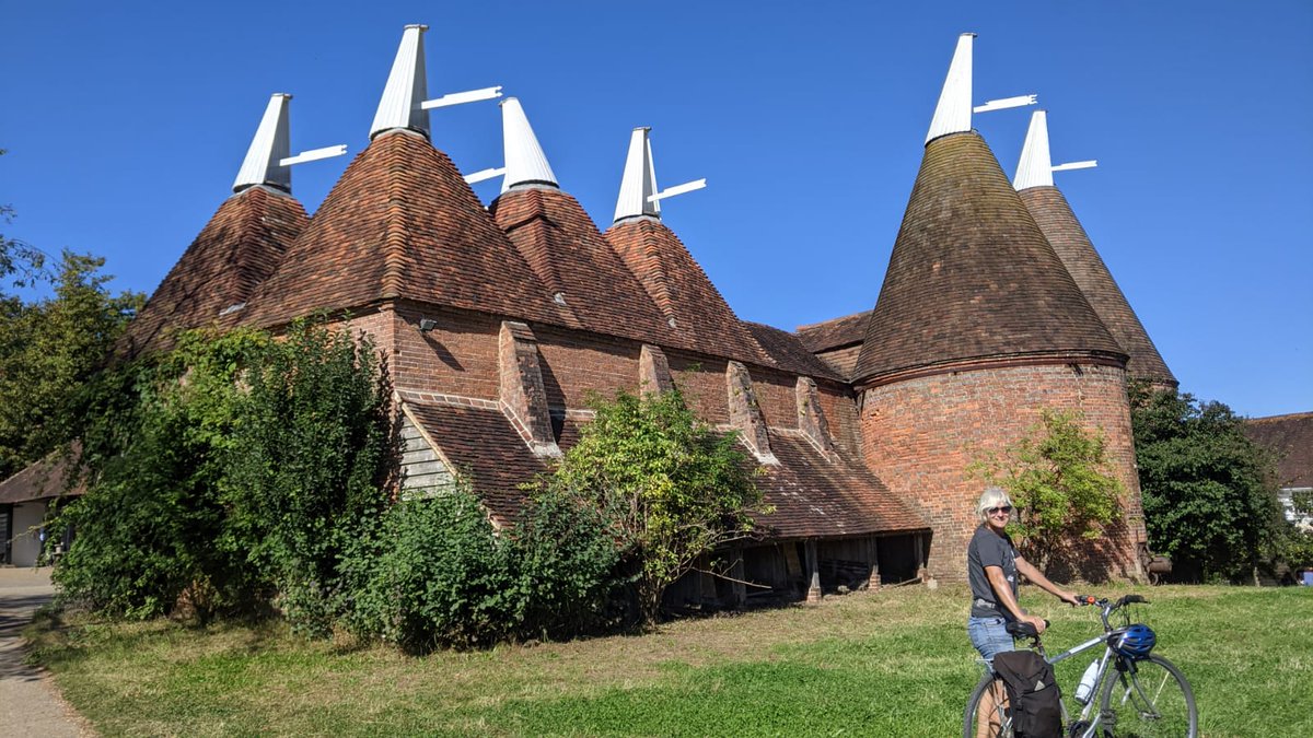 merrypedaller's tweet photo. The old #oasthouse at @SissinghurstNT #sissinghurstcastle looking great on our autumn sunny cycle whilst away camping in #Kent nice bridal path and some back roads but sadly still too many busy fast roads 4 a totally relaxed cycle #kentcycle #cyclekent #staycationuk #bikinguk https://t.co/uaeYzCT6Ek
