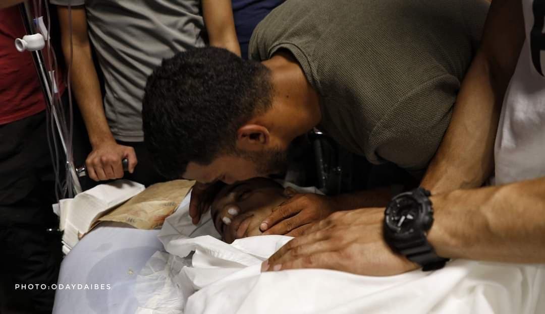 ESafadpal's tweet photo. Photos | Family members and friends bidding a farewell to martyr Osama Soboh, who was shot dead by IOF soldiers during a raid of Burqin village in the occupied West Bank early today morning. https://t.co/LkGYmomkb7