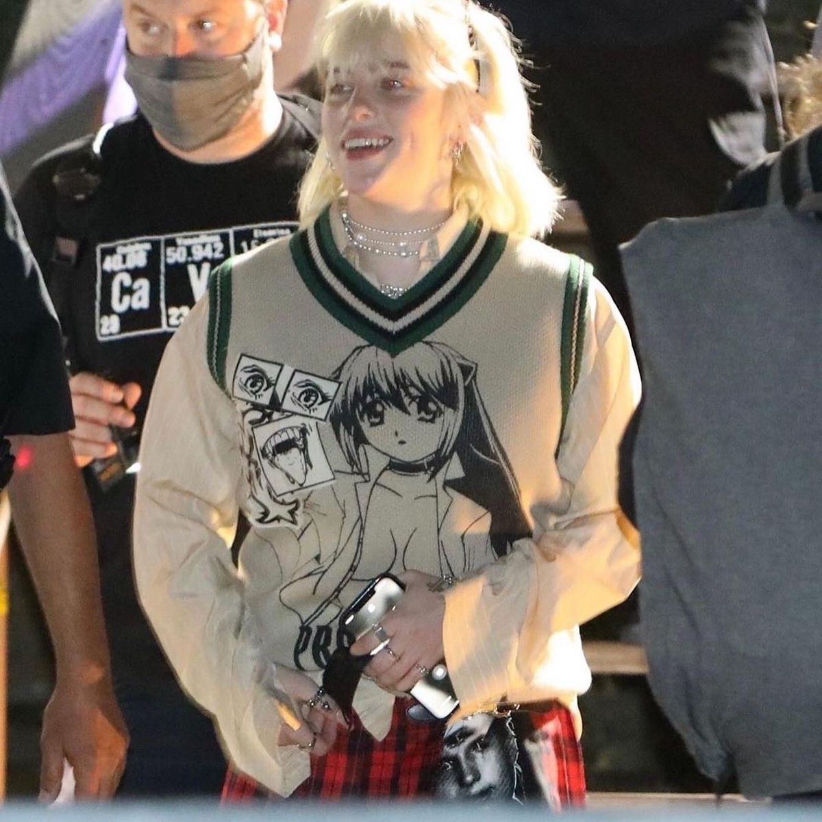 cherishingbil's tweet photo. BILLIE EILISH IN A SKIRT >>> https://t.co/e4xbjIcSYe