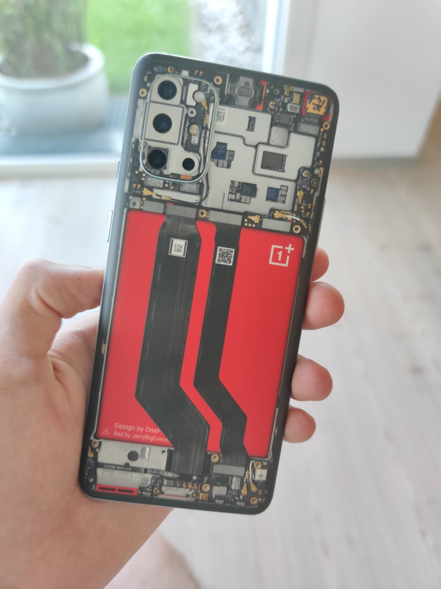 SIMS532's tweet photo. @BenGeskin Oneplus 8t + @dbrand  teardown skin, love this combo👀 https://t.co/xRwRof8WpQ