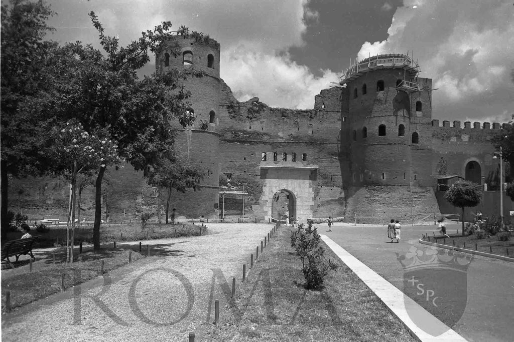 leadintogold's tweet photo. 👋😎☕️
https://t.co/ceaCyFMflE
.
#Romember - Ricordi di Roma - Le antiche porte di Roma 🎞 Porta Asinaria - 1955:
Roma è una delle città al mondo ad a... https://t.co/YPSVGFX7EK
.
@NigarUslu4
@TK054
@fatih_571_2071
@hanifegkdmr
.
Natalie Imbruglia - Torn
https://t.co/duKKRA9Ipt https://t.co/3JtdbYgUJR