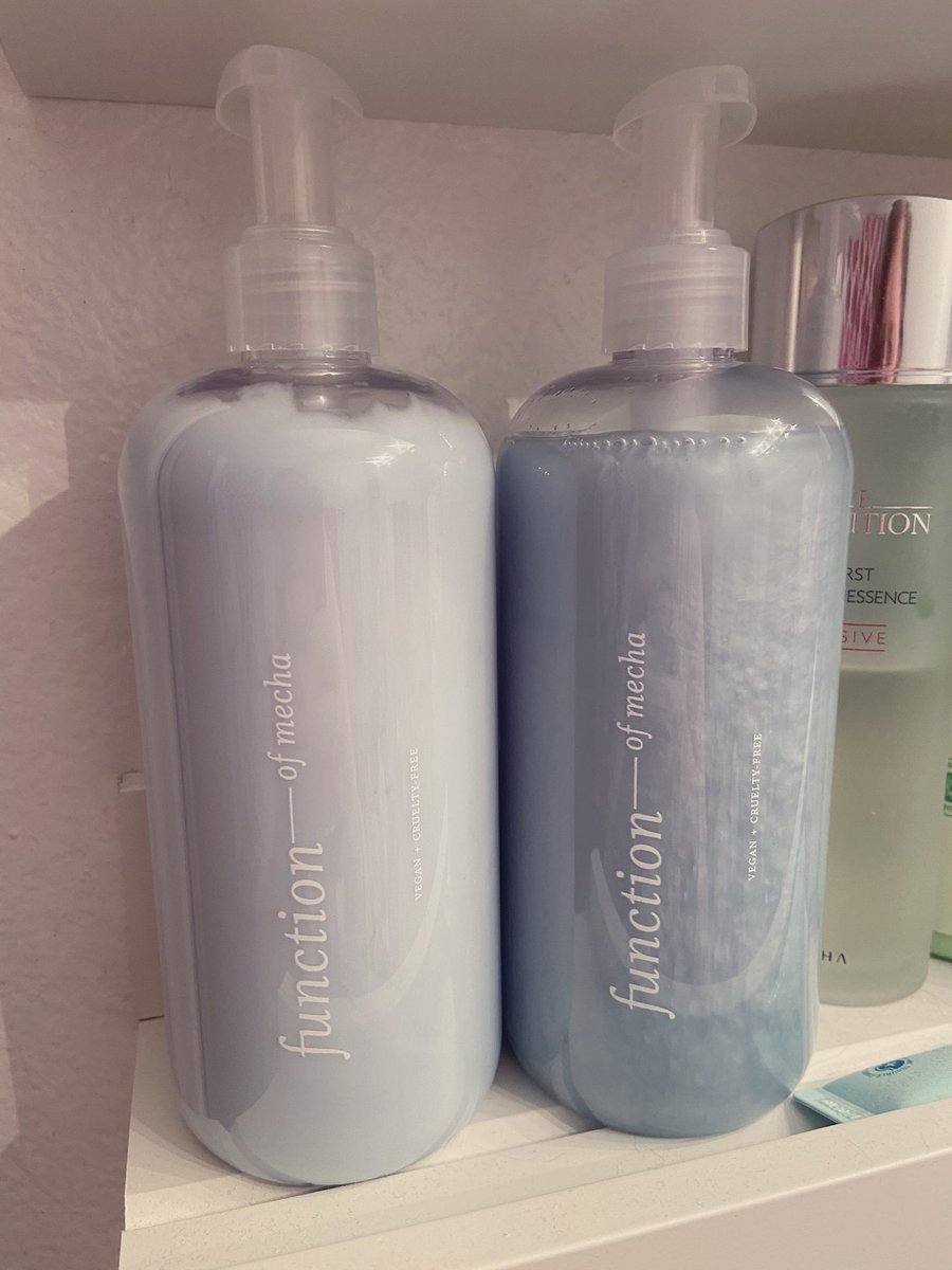 Mechanicalqueen's tweet photo. I got my #functionofbeauty hair products!! I’m really excited to try them. This is a formula specifically made for my type of hair so I really hope I see results! 🥲 https://t.co/djs06ddk9W