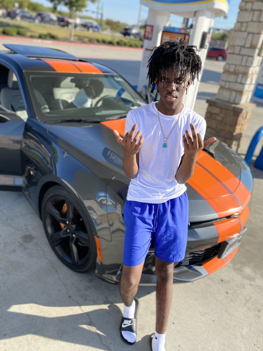 iamkb_318's tweet photo. I’m a outside nigga need a outside bitch 💙🅿️ #LongLiveDaBabies🖤 #BB5L🖤 https://t.co/29aqa15i1R