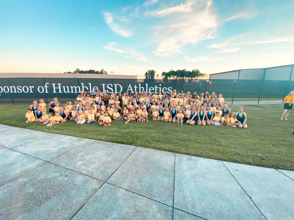 our little FUTURE FILLIES🥰🥰 We had the absolute most fun having our clinic girls sit with us in the stands &amp; dance with us during halftime!! Can’t wait to see these girls as fillies in years to come✨💕