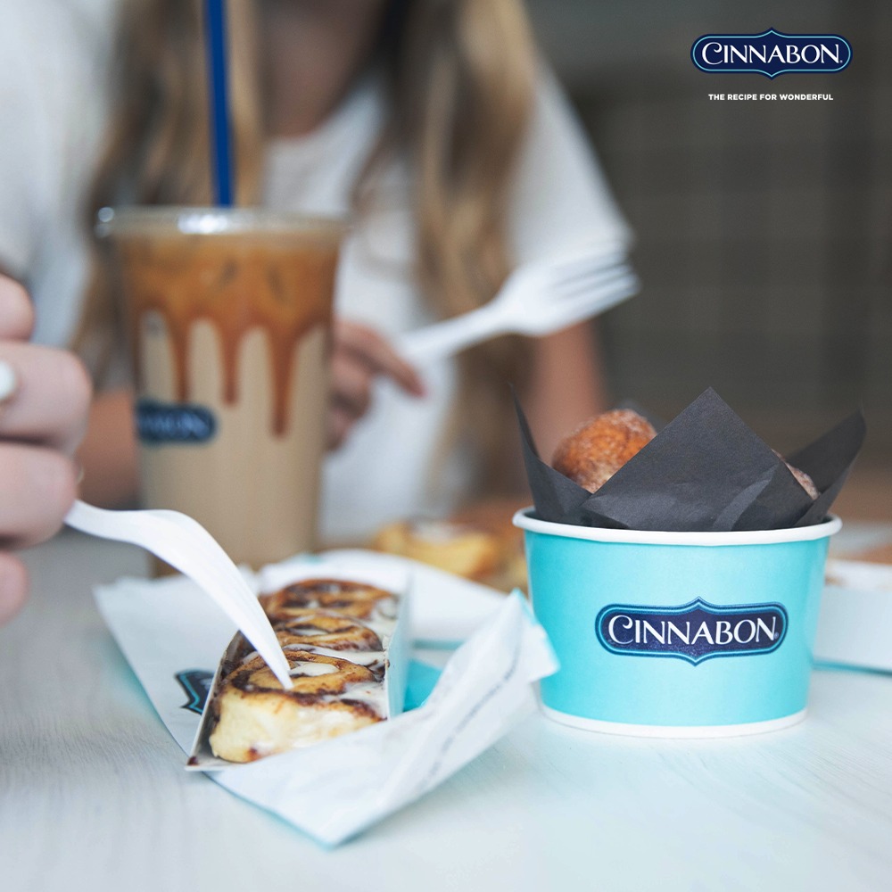 CinnabonIndia's tweet photo. A visit to #Cinnabon =  A great way to start a #Sunday

#CinnabonIndia #LifeNeedsFrosting #Refreshing #Food #FoodLove #Foodie #Tasty #Delicious #SundayVibes #SundayTreat #SundayMood #SundayMotivation https://t.co/2k0apLRfwG