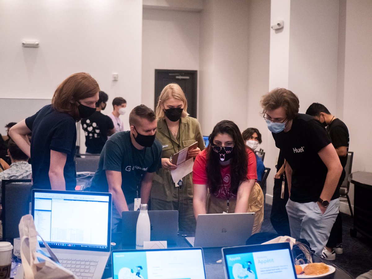 anke_g_liu's tweet photo. @tyvdh and I in action at the @pinnacleusorg hackathon! ✨ Thank you again for having us as a sponsor, it was awesome! @StellarOrg #stellardev #nft https://t.co/rZirMqe4qL