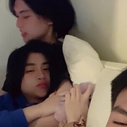 ciandrye's tweet photo. migwai clinging with each other like their lives are depending on it https://t.co/CCZ3c6515r