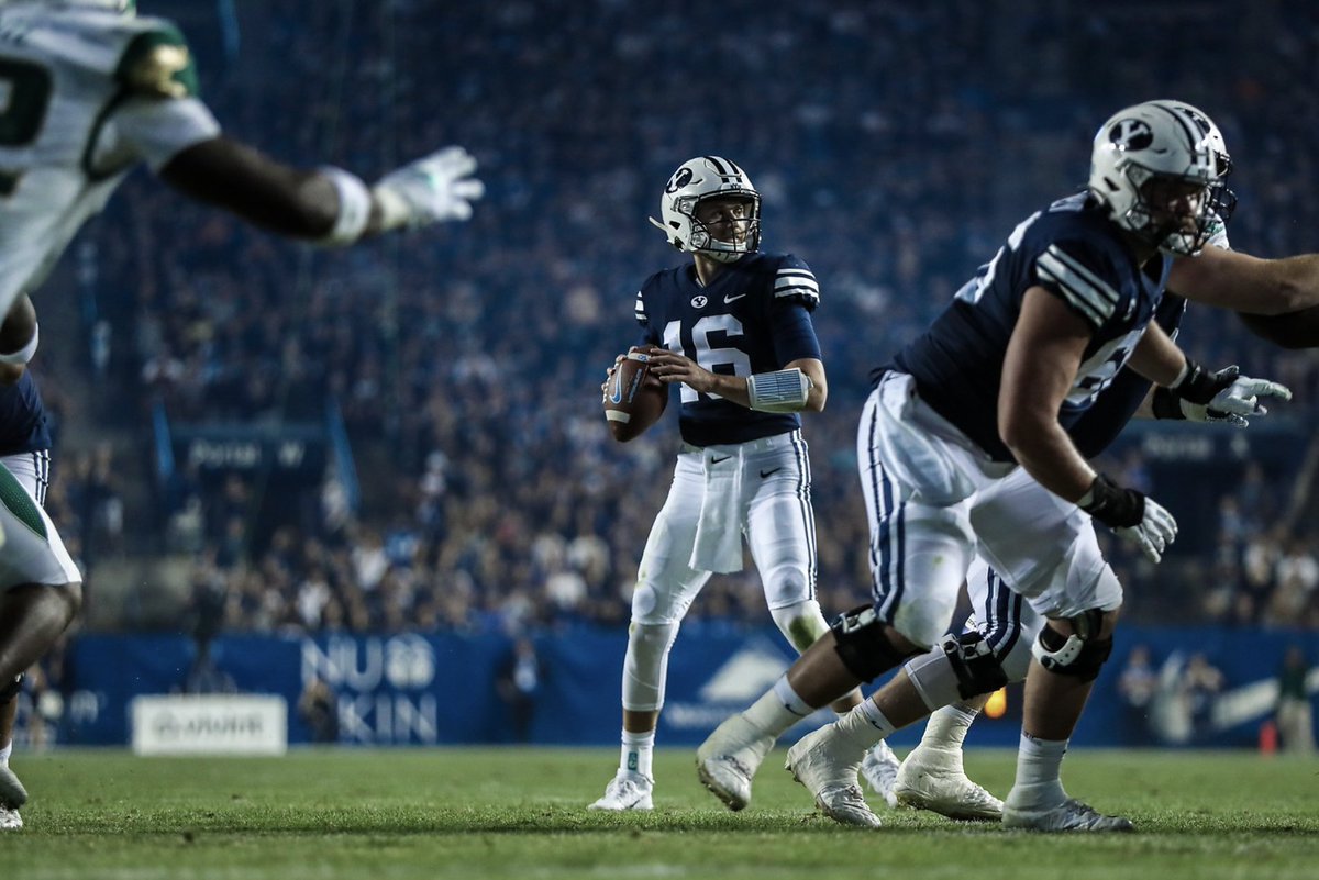 BenCriddleShow's tweet photo. Baylor Romney Final Game stats:
Passing: 20/25 305 yards, 3 TD (222.1 RTG)
Rushing: 4 att 14 yards
#BYU #BYUFootall #ESPN960 #GoCougs #BYUvsUSF #BaylorRomney https://t.co/mYvk3fjEVd