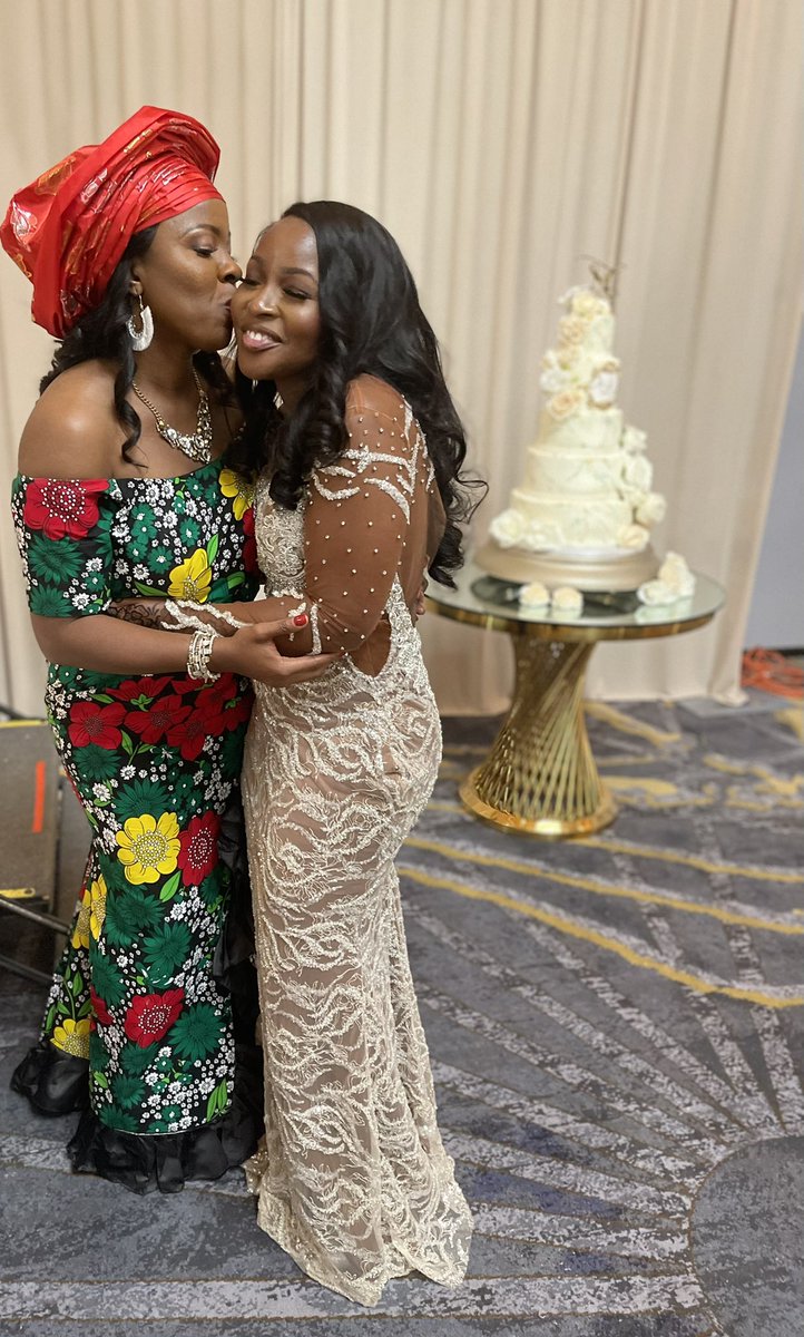 DrNwando's tweet photo. My kids need to pause on any future weddings right now, because if I felt THIS emotional giving away my baby cousin, then I will NOT be okay w/ giving my children away ๐ญ๐ญ. Thank God sheโs in good hands though! ๐ฅฐ๐ฅฐ#Ifunanya #Amaris #Adamma #NigerianJolloffe ๐ณ๐ฌ๐ฌ๐ญ @drrosaire ๐ https://t.co/50avOjWfL6