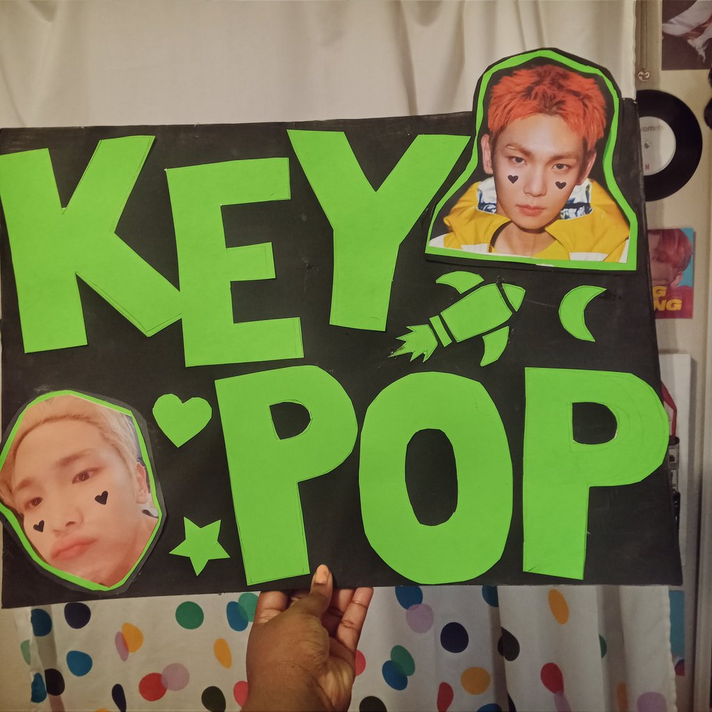 moarmywoluv's tweet photo. MADE MY #KEYPOP SIGN AHHHH I'M READY HOPEFULLY EVERYTHING GOES SMOOTHLY BUT IF NOT I'M GRATEFUL FOR EVEN A CHANCE OF BEING IN THE AUDIENCE I LOVE KIBUM SO MUCH 🥺🥺🥺💚💚#Beyond_LIVE_KEY_GROKS_IN_THE_KEYLAND https://t.co/MG9CEjktUS