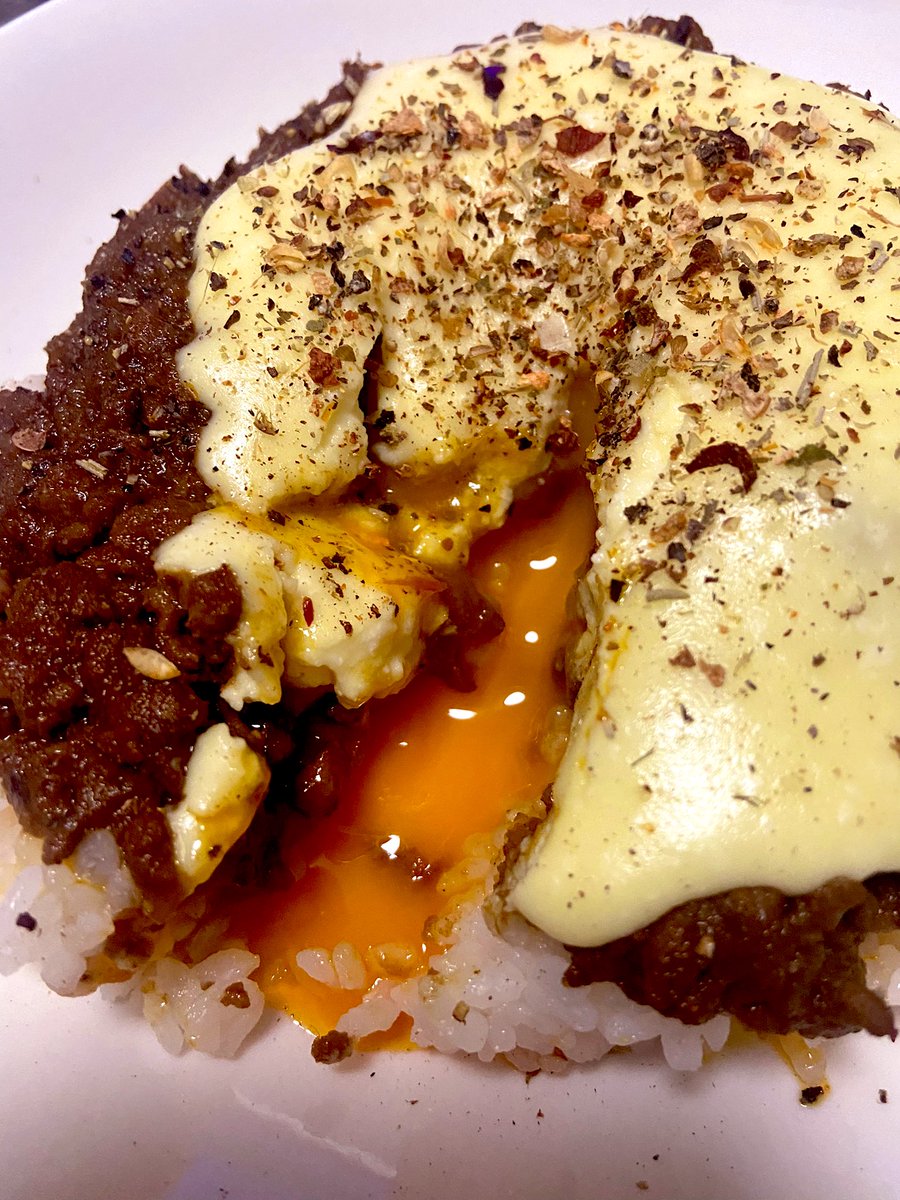 10mo8kko's tweet photo. 週末の飯が怒涛すぎるインド感😅
キーマカレー→ビリヤニ🌶✨
流石に一個ずつスパイス買って作る勇気はない😓
スパイスとかしっかり小分けに入ってて作りやすければね…確かにありがてぇ🙏
#家でスパイスカレー
#CRAFTSTYLE
#ビリヤニ https://t.co/ORDsqvD2MA