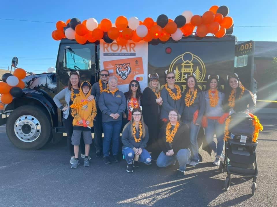 lookoutcu's tweet photo. It was great to hear the community ROAR at the Homecoming parade today! We couldnβt have asked for more perfect weather. Nothing says fall like crisp mornings and Saturday football!
Go Bengals! π€π§‘π―π§‘π€
#lookoutcreditunion #treadfearlessly #idahostate #idahostateuniversity https://t.co/ijcvQIF60H