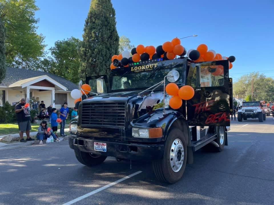 lookoutcu's tweet photo. It was great to hear the community ROAR at the Homecoming parade today! We couldnβt have asked for more perfect weather. Nothing says fall like crisp mornings and Saturday football!
Go Bengals! π€π§‘π―π§‘π€
#lookoutcreditunion #treadfearlessly #idahostate #idahostateuniversity https://t.co/ijcvQIF60H
