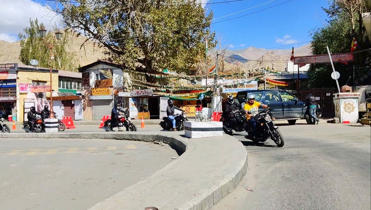 LAHDC_LEH's tweet photo. CEC @tashi_gyalson flags-off #OneRide campaign under the CSR initiative of @royalenfield with the support from #WCBCL in #Leh today.
The campaign aims to raise awareness on eco-responsible tourism, safety ride & supporting local economy in the region.
@DIPR_Leh @ddnewsladakh https://t.co/PtLJwpHykW