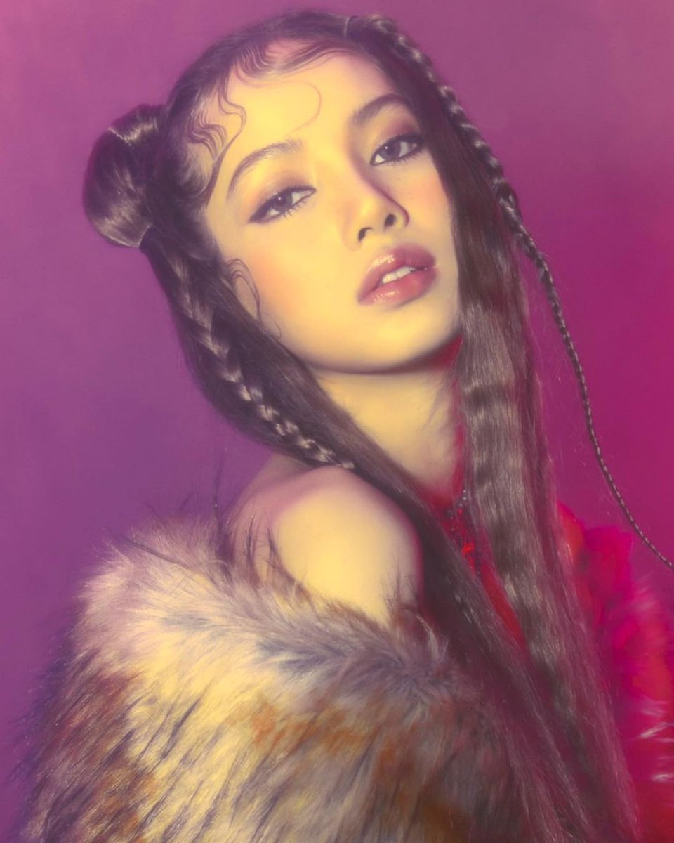 Rana_blink's tweet photo. Nunca la vi así♡!!!
- L A L I S A-
#LISA #lisacute #lisabeautiful #lisapure #lisapretty #lisadiamond #lisafantastic #LALISA https://t.co/qXk58f23zn