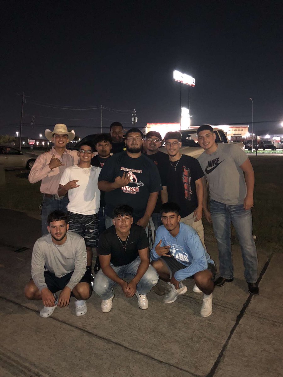 Missing a few people who didn’t get in the pic but thank y’all for comin