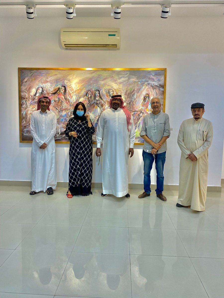 صورة جماعية مع الزملاء الفنانين
الأستاذ عبدالله أدريس
الأستاذ محمد الشهدي
الأستاذ بأسم شرقاوي
الأستاذة جواهر السيد
بمعرض جواهر النساء