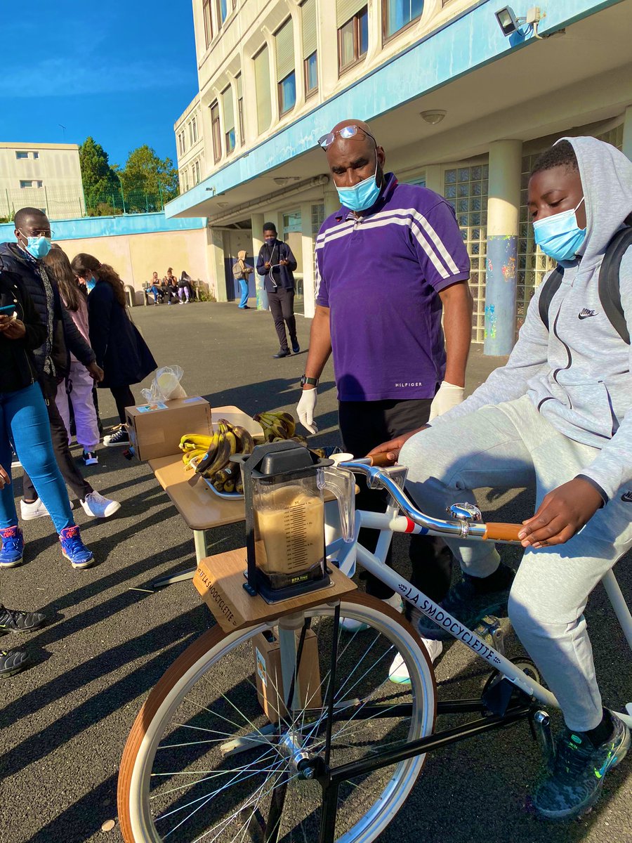LPClaudel94's tweet photo. ECOLOLYMPIADES du 21 septembre : journée du sport scolaire sur le thème du développement durable. Au programme : #coopération #Jeux #Compétitivité #Lutte contre le #gaspillage alimentaire https://t.co/d8aefFotwI