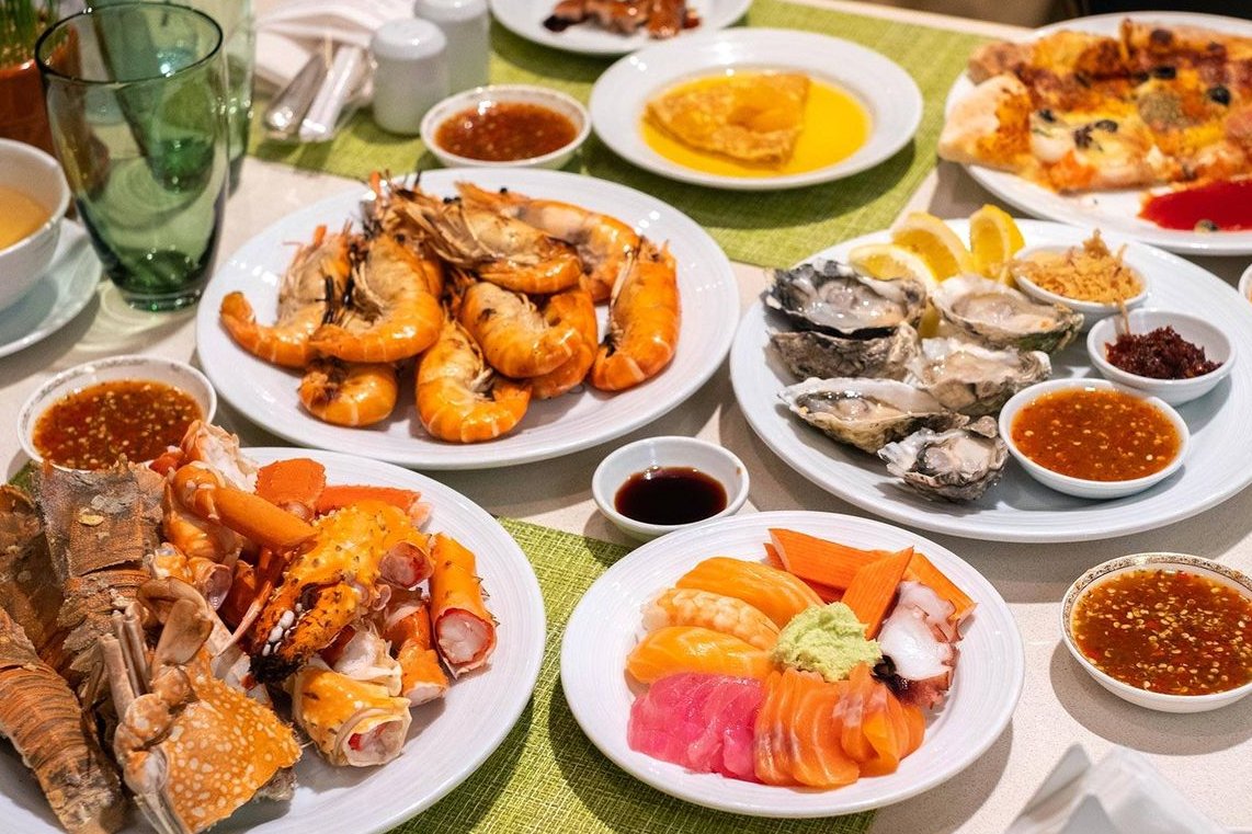 PullmanBangkok's tweet photo. เปิดแล้ว #บุฟเฟ่ต์ ซีฟู้ดบาร์บีคิวมื้อค่ำ เฉพาะวันศกร์-วันอาทิตย์⭐จองออนไลน์ ลด30% เพียง 1,050 บาทสุทธิ (ปกติ 1,499 บาท) คลิก https://t.co/qG5eSFqQjj Enjoy our #seafood and barbecued dinner #buffet at Cuisine Unplugged. Get 30% OFF when book online.
#PullmanKingPower #BBQ https://t.co/AGc8g5ME19