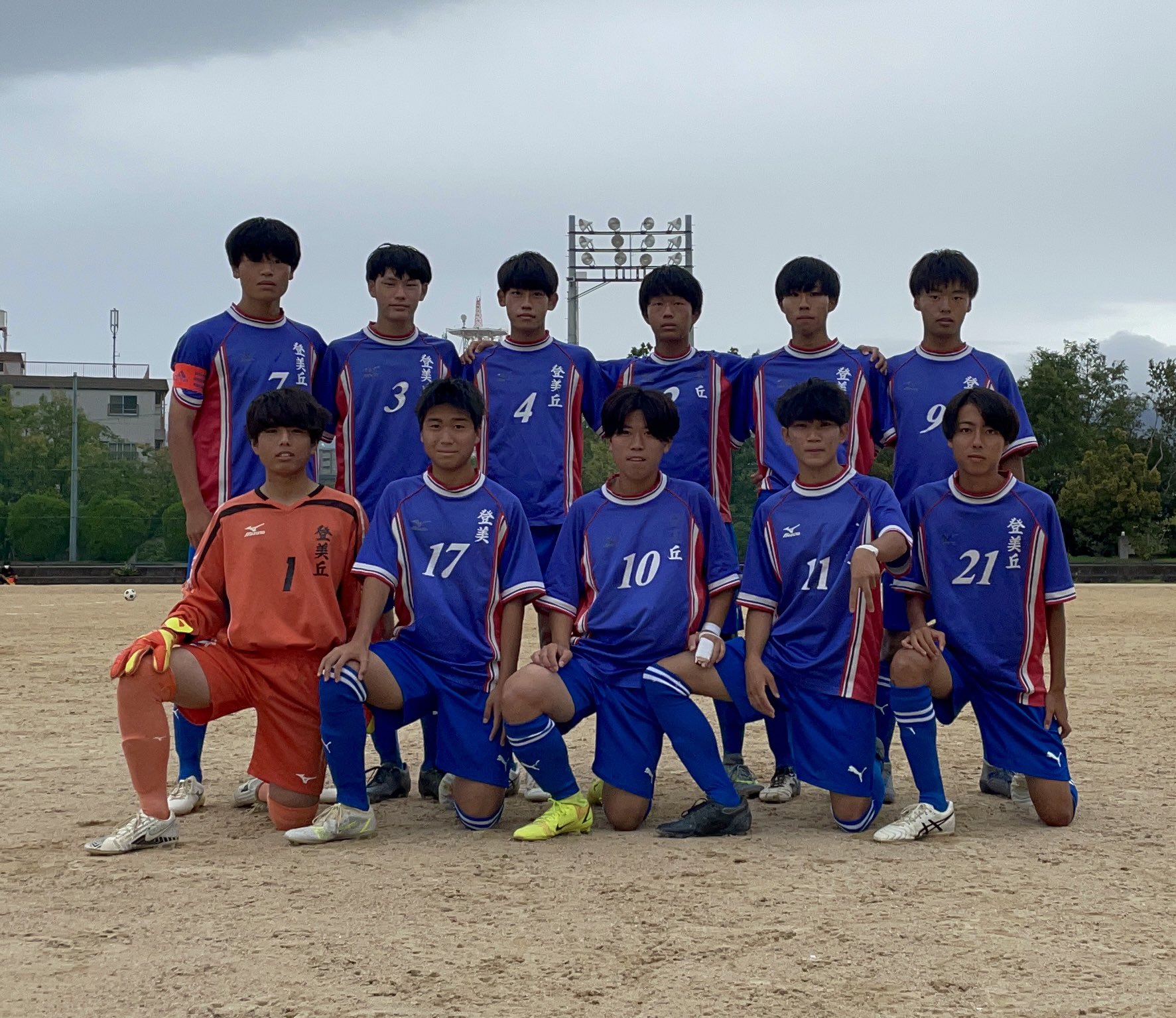 公式 登美丘高校サッカー部 9月26日 日 第76回総合体育大会 2回戦 Vs 四天王寺東高校 1 0 会場校 八尾高校 前半ともに無得点でしたが 後半に先取点をとることが出来ました 悪天候でしたが最後まで諦めずに終わることが出来ました 3回戦は来週