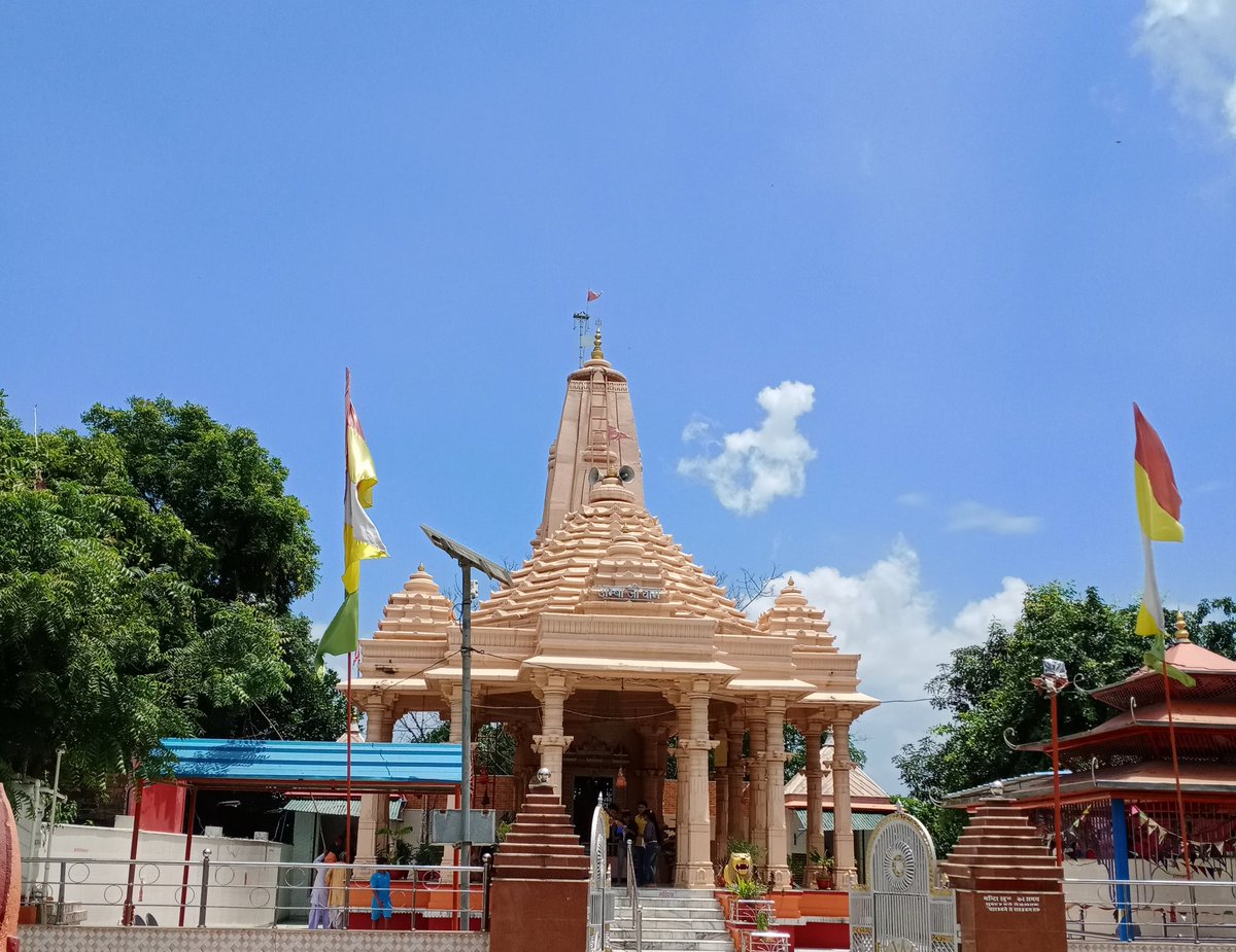Shubhamsm20's tweet photo. #FreeTemples 
We demand freedom from the stringent cuffs of the government who have tied the hands of our temples, which can't even use their own money for themselves.

#FreeTemple 
#temples https://t.co/tHyCbUJfK1