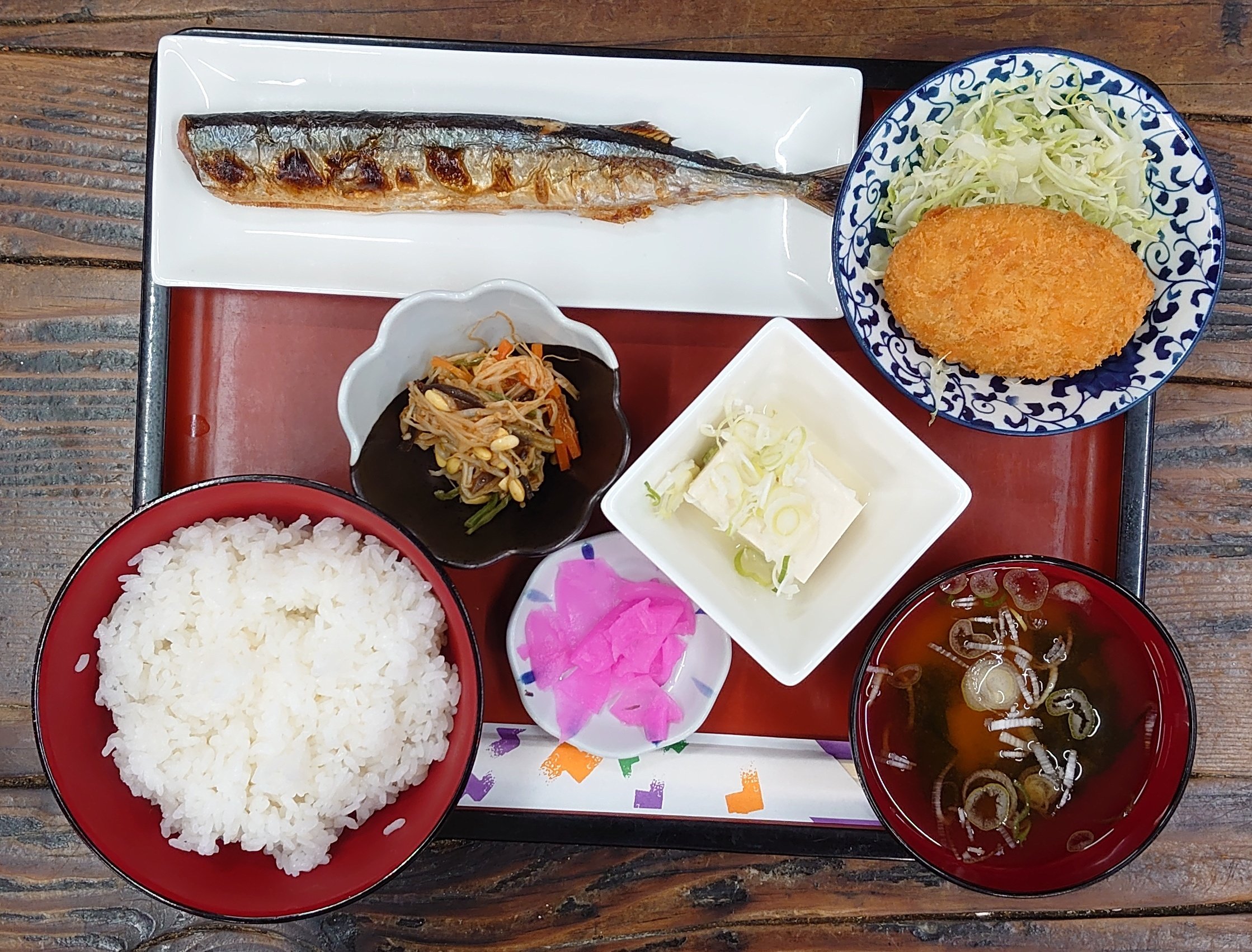 酒蔵あっけし 9 26 定食メニューで営業です おすすめ定食はランチから引き続きで 糠さんま焼 北海じゃがコロッケ 旨辛ナムル 冷やっこ にご飯 みそ汁 お新香セットで税込0円です ランチタイム暇でした Tot 夕飯を当店でいかがですか ご来店お待ち