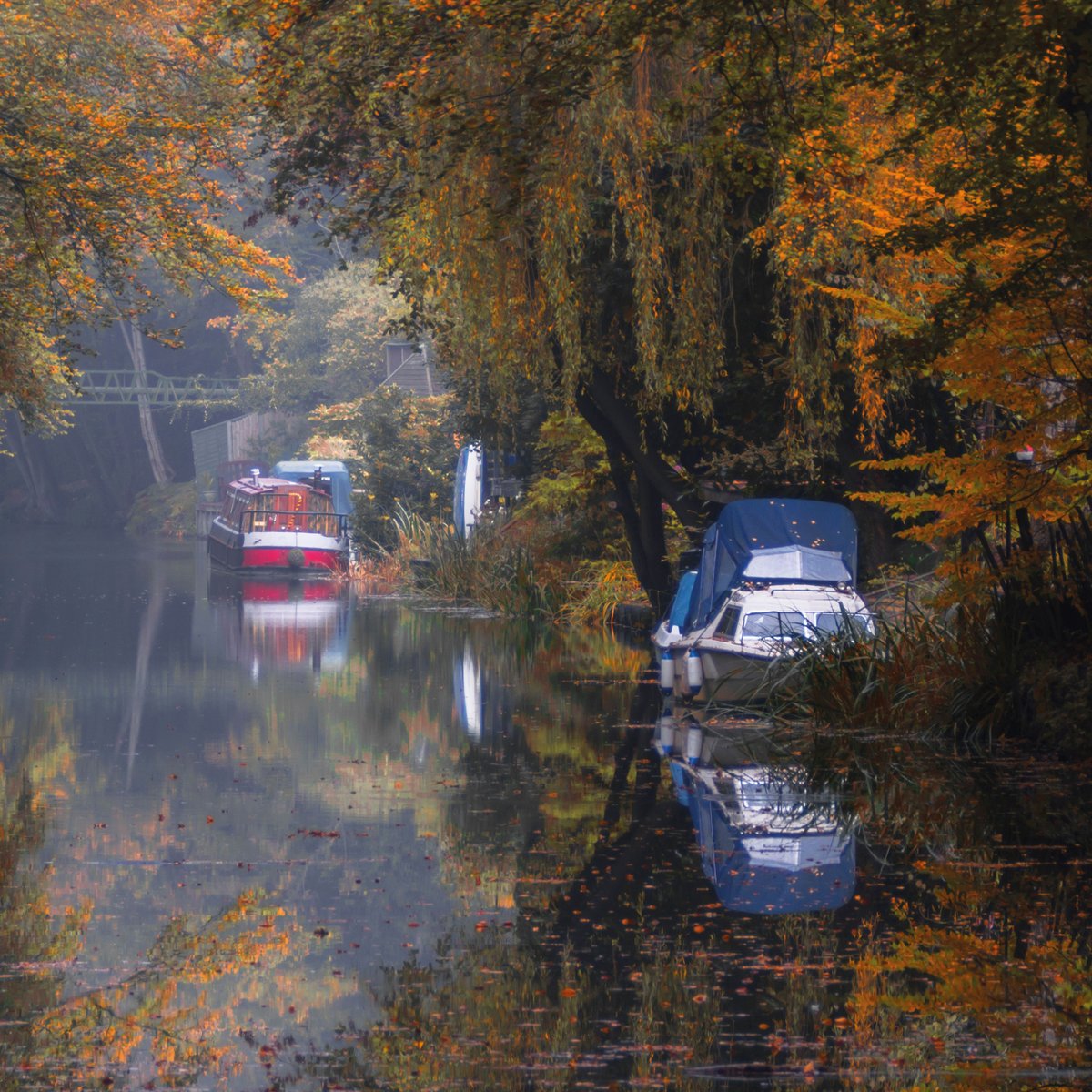 There are 7000 miles of waterways in Britain; 5000 of them are navigable today. Which one are you going to visit this weekend? 

📷 Malc Lawes