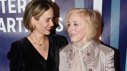 PAULSONLEG4CY's tweet photo. holland taylor is always on the left side of sarah paulson. it’s the heart side https://t.co/iTqrGgW6YH