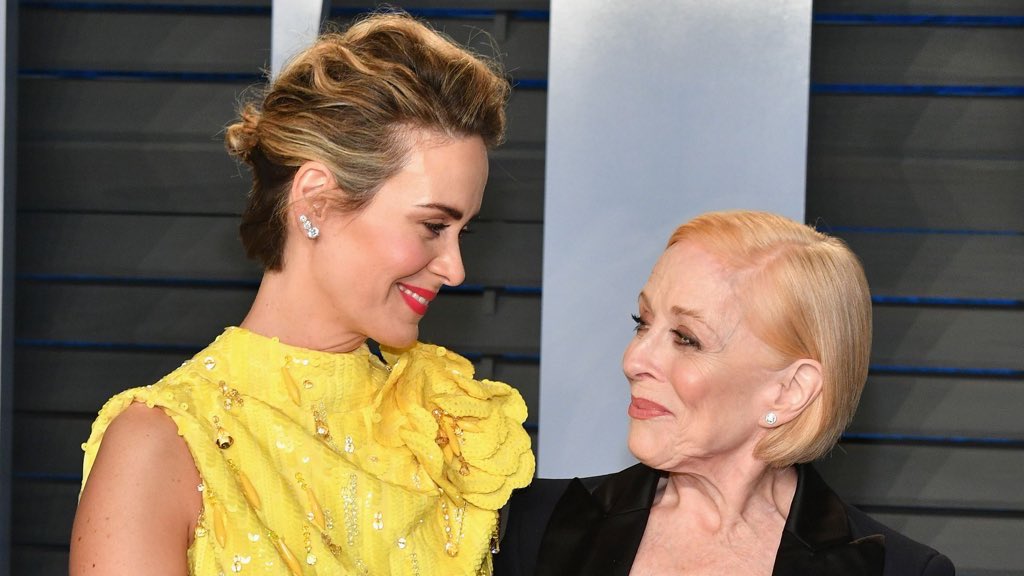 PAULSONLEG4CY's tweet photo. holland taylor is always on the left side of sarah paulson. it’s the heart side https://t.co/iTqrGgW6YH