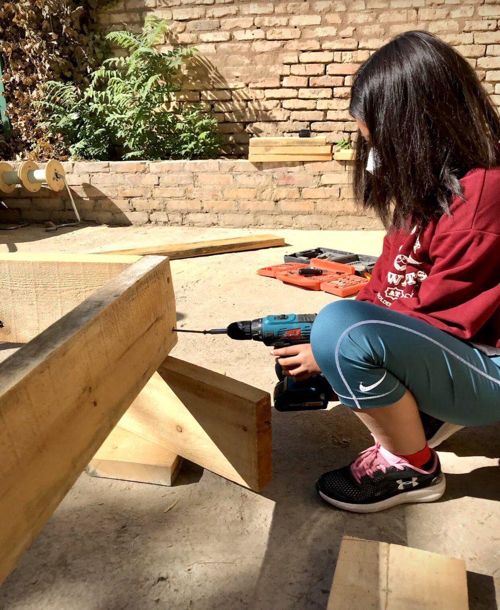 BrianJKasper's tweet photo. Empowered G4 Ss construct beds for our #communitygarden at #tashschool @brian7591 #powertools @ibpyp #action #natureed #enviroed #gardening @DohaDerek @billkralovec https://t.co/CF5t5nlmql