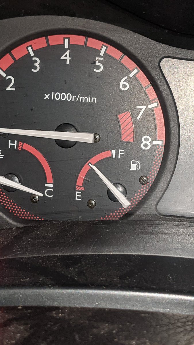 GhillieOban's tweet photo. Oh the irony. #fuelcrisis  #foodshortages #nodrivers #temporaryvisas  what that all about. Give people proper lives and grant them long term #visas along with all #hospitality . Here in #scotland we've no crisis and I'm sure @NicolaSturgeon will be scoring points for the #snp . https://t.co/XlJAgORTVS