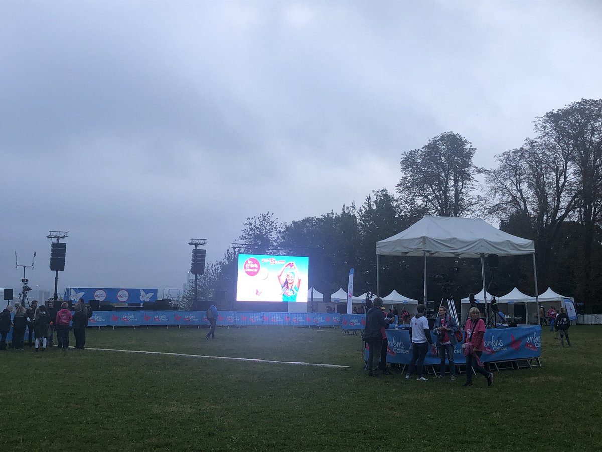 ericlhote's tweet photo. Tous prêts pour la 10ème édition #CourseEnfantsSansCancer @ImagineforMargo cette année le groupe @creditdunord partenaire historique engagera une équipe de 200 collaborateurs associant ses collègues du réseau France @SocieteGenerale #GoFightWin https://t.co/o08d5uW3xJ